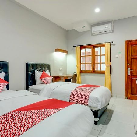 Oyo 90089 Hotel Satria Syariah دنباسار المظهر الخارجي الصورة
