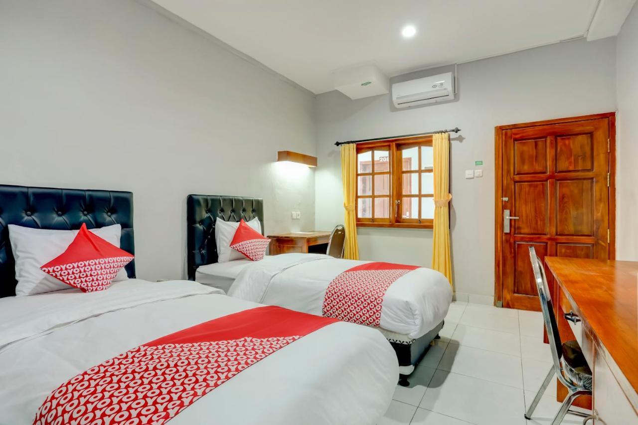 Oyo 90089 Hotel Satria Syariah دنباسار المظهر الخارجي الصورة