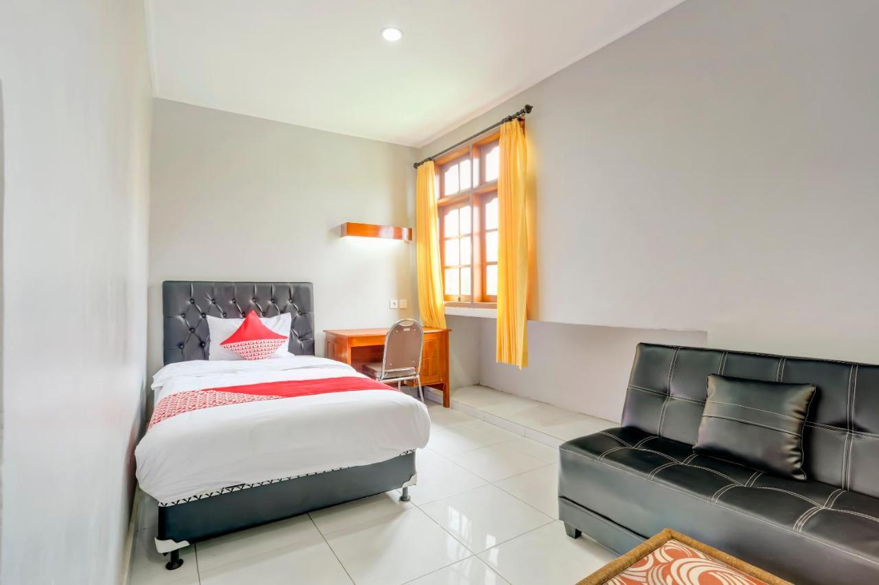 Oyo 90089 Hotel Satria Syariah دنباسار المظهر الخارجي الصورة